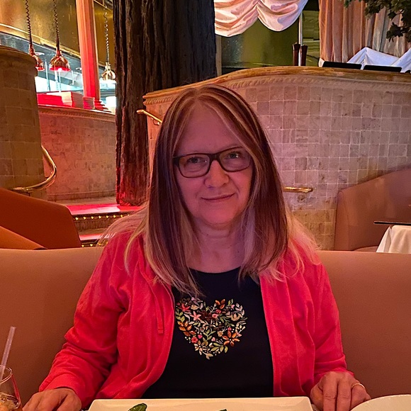 Meet your Posher, Sandy - Picture 2 of 2